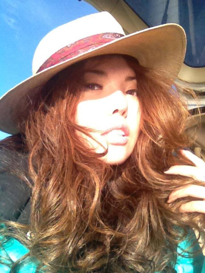 Дуучин Нара: “Задгай хувцасласан бүхэн задгай явдалтай байдаггүй”